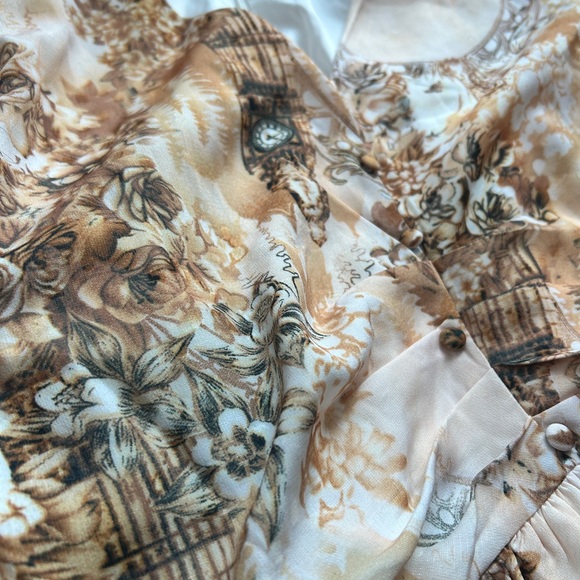 Romantic Boho Maxi Dress with Long Sleeves and Victorian Print - Picture 5 of 11